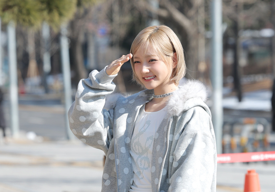 지유, 봄을 닮은 미소