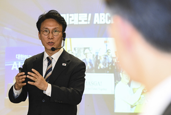 金총리 "오늘부터 군기반장 노릇…부처 찾아가 점검"(종합)