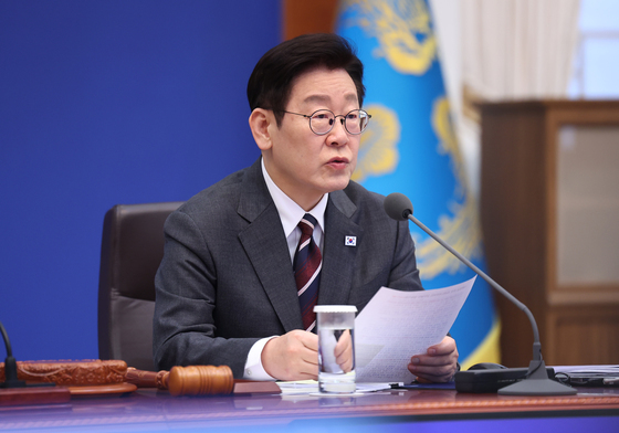 李대통령 "집값 오르면 사회경제 왜곡…주가는 기업에 도움"