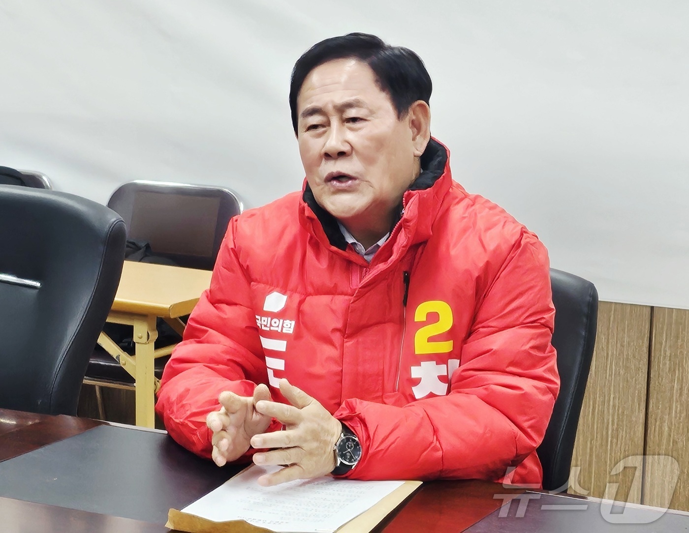 (대구=뉴스1) 남승렬 기자 = 6·3 지방선거 경북도지사에 출마한 최경환 예비후보(71)가 3일 대구 수성구 국민의힘 경북도당에서 기자간담회를 열고 행정통합과 관련된 입장을 밝히 …