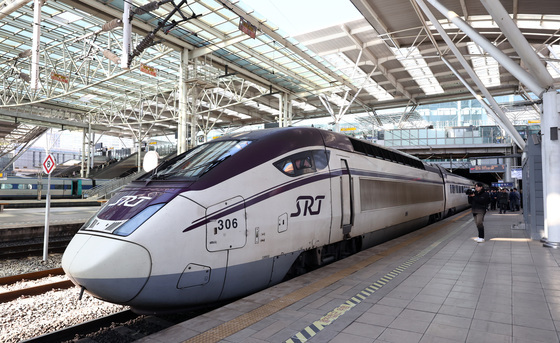서울역 정차한 SRT, 오는 25일 시범교차운행
