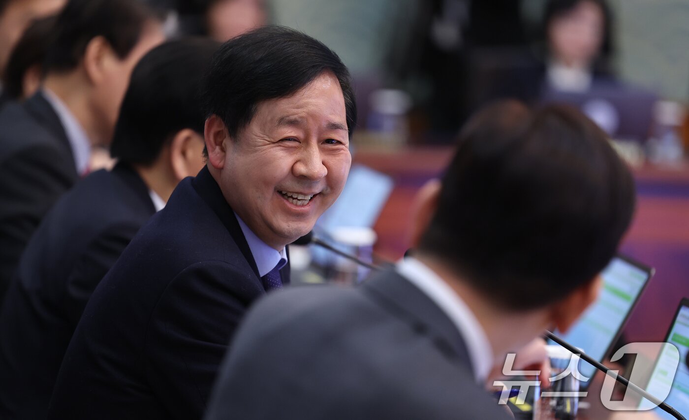본문 이미지 - 구윤철 부총리 겸 재정경제부 장관이 3일 청와대에서 열린 국무회의에서 발언을 하고 있다. (청와대통신사진기자단) 2026.2.3/뉴스1 ⓒ News1 이재명 기자