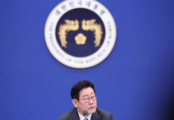 李대통령 "억지로 팔면 의미 없다" 했지만…집 내놓는 靑 참모진