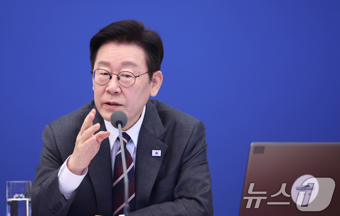 (서울=뉴스1) 이재명 기자 = 이재명 대통령이 3일 청와대에서 열린 국무회의에서 발언을 하고 있다. (청와대통신사진기자단) 2026.2.3/뉴스1