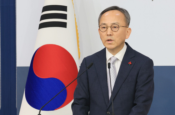 브리핑하는 박일 외교부 대변인