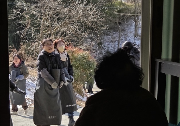 "우리 연탄 써야 하는데"…연탄값 상승에 서민 난방 '비상'