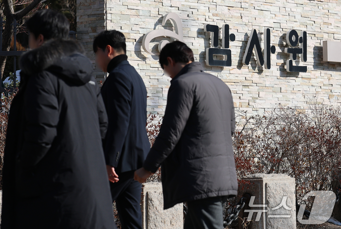 (서울=뉴스1) 오대일 기자 = 경찰이 3일 감사원의 ‘서해 피격’ 사건 감사 발표 과정에서 군사기밀 유출 혐의로 고발된 최재해 전 감사원장 등에 대한 강제수사에 착수했다.서울경찰 …