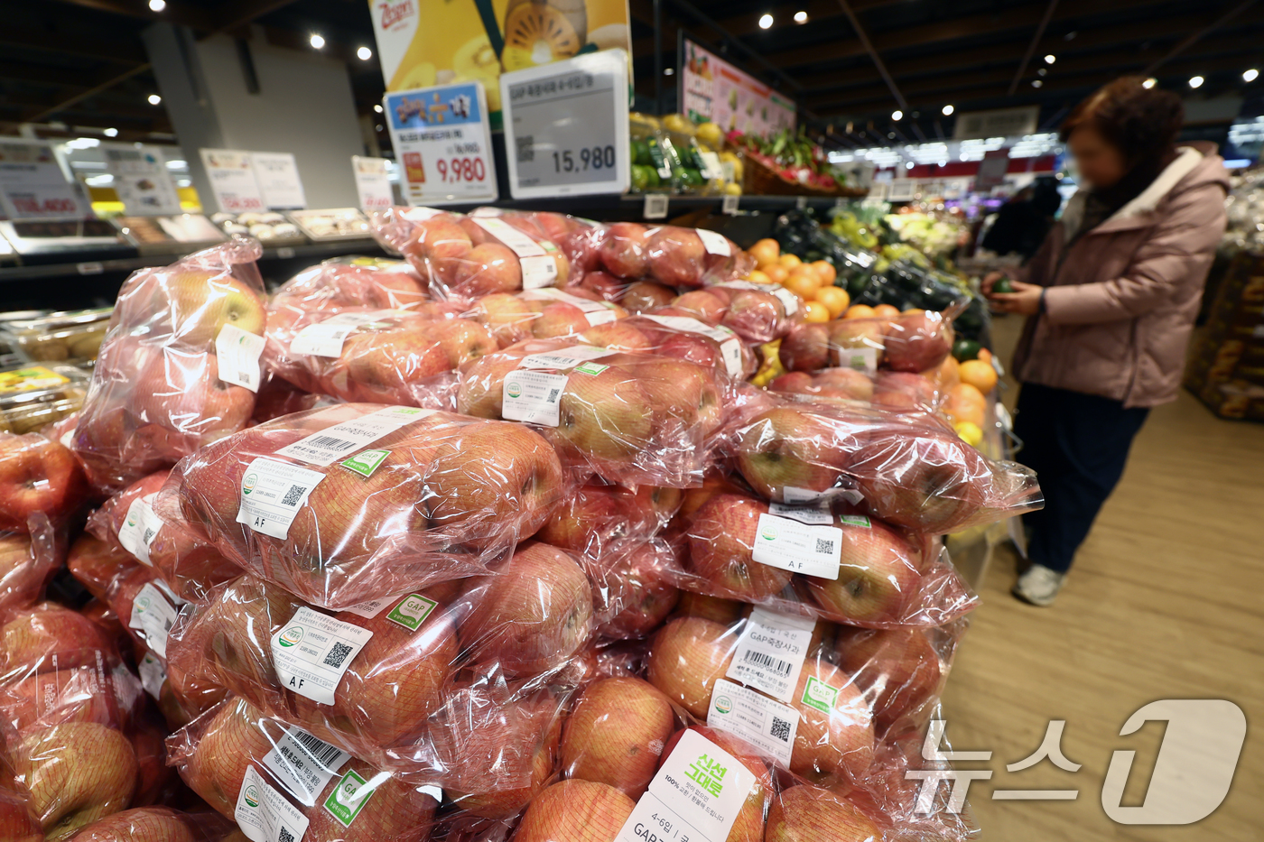 (서울=뉴스1) 김민지 기자 = 국가데이터처가 발표한 '1월 소비자물가 동향'에 따르면 지난달 소비자 물가 지수는 118.03(2020년=100)으로 1년 전 같은 달보다 2.0% …