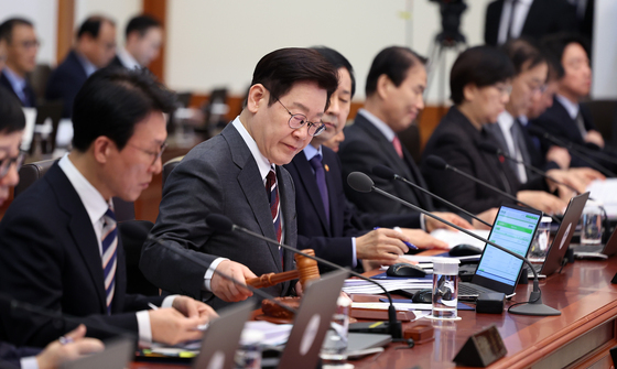 의사봉 두드리는 이재명 대통령