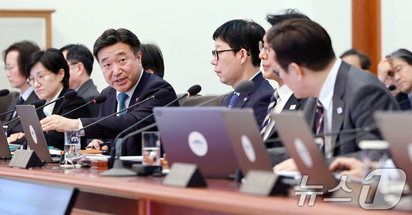 (서울=뉴스1) 허경 기자 = 윤호중 행정안전부 장관이 3일 청와대에서 열린 국무회의에서 발언을 하고 있다. (청와대통신사진기자단) 2026.2.3/뉴스1