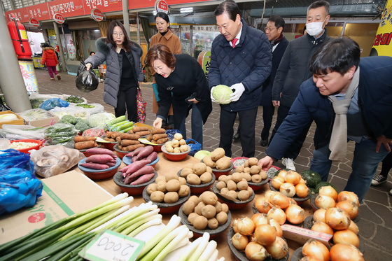 설맞이 장보기는 전통사장에서