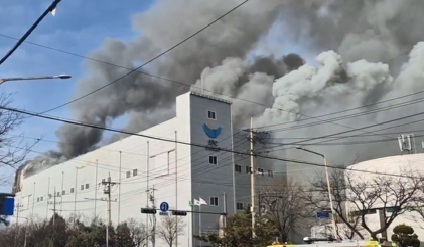 [속보] 소방 "SPC 시화공장 화재 현장서 3명 구조…전원 경상"