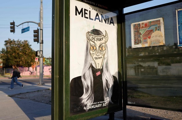 [포토] 누군가 훼손한 다큐멘터리 '멜라니아' 포스터