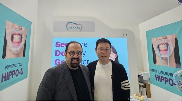네오덱스, 두바이 치과 기자재 전시회서 해외 바이어 상담 진행