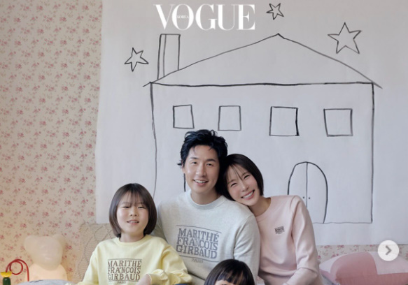 김나영, ♥마이큐·두 아들과 단란한 4인 가족 화보…서로 닮은꼴 [N샷]