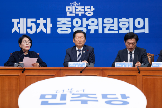 소감 밝히는 최민희 더불어민주당 의원