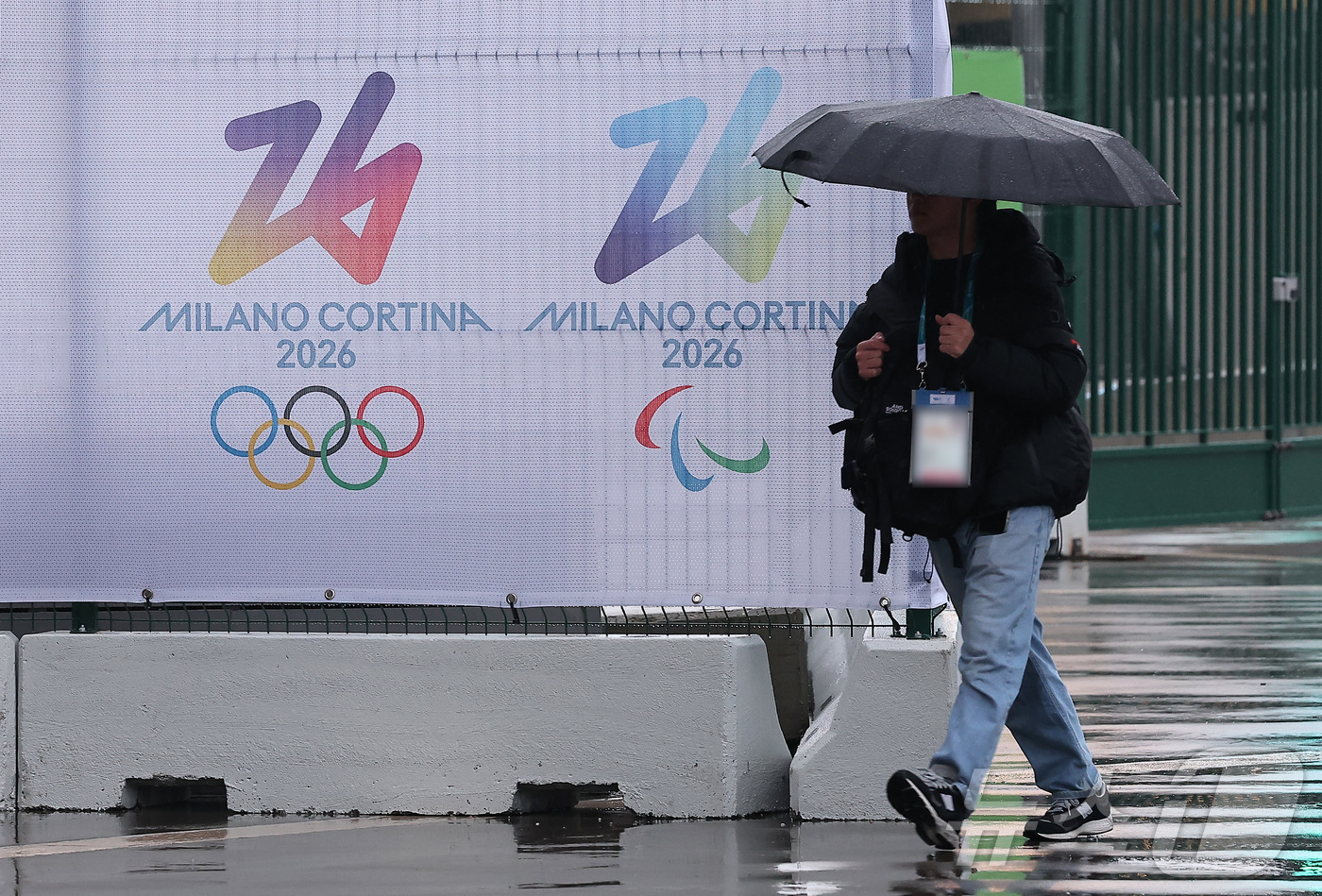 (밀라노=뉴스1) 김성진 기자 = 2026 밀라노·코르티나담페초 동계올림픽 개막을 사흘 앞둔 3일(현지시간) 이탈리아 밀라노 메인프레스센터(MPC) 주변에 홍보 현수막이 설치돼 있 …