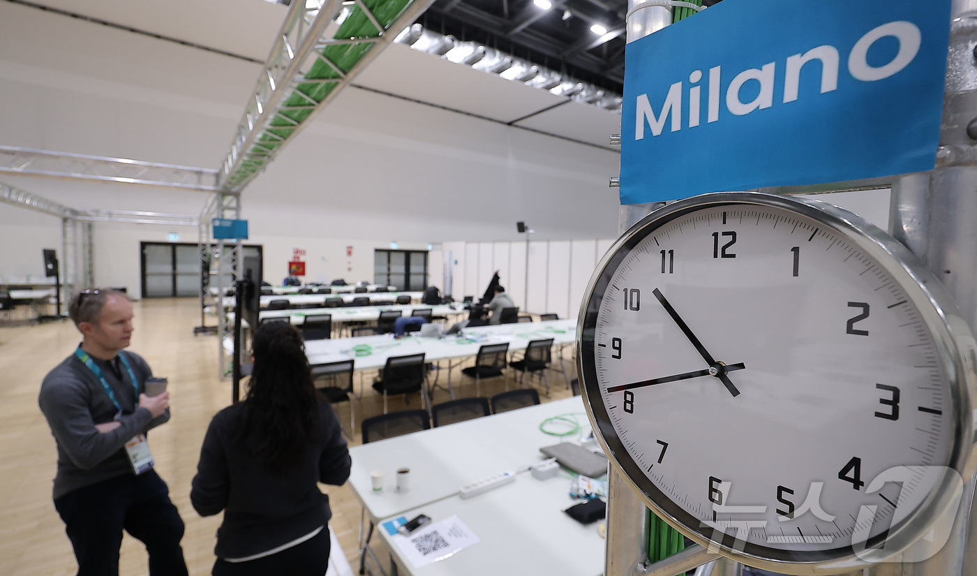 (밀라노=뉴스1) 김성진 기자 = 2026 밀라노·코르티나담페초 동계올림픽 개막을 사흘 앞둔 3일(현지시간) 이탈리아 밀라노 메인프레스센터(MPC)에서 취재진들이 업무를 보고 있다 …