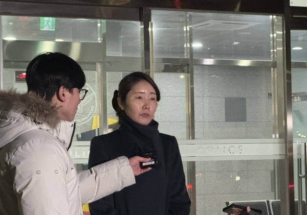 강선우 '1억 전세자금·불체포특권' 묵묵…경찰 조사 11시간만 끝(종합)