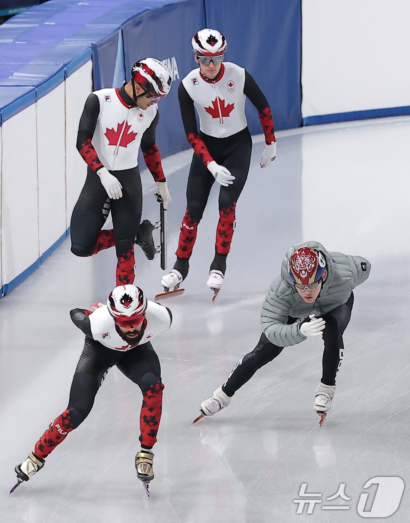 본문 이미지 - 2026 밀라노·코르티나담페초 동계올림픽 개막을 사흘 앞둔 3일(현지시간) 이탈리아 밀라노 아이스스케이팅 아레나에서 쇼트트랙 임종언이 훈련을 하고 있다. 2026.2.4/뉴스1 ⓒ News1 김성진 기자