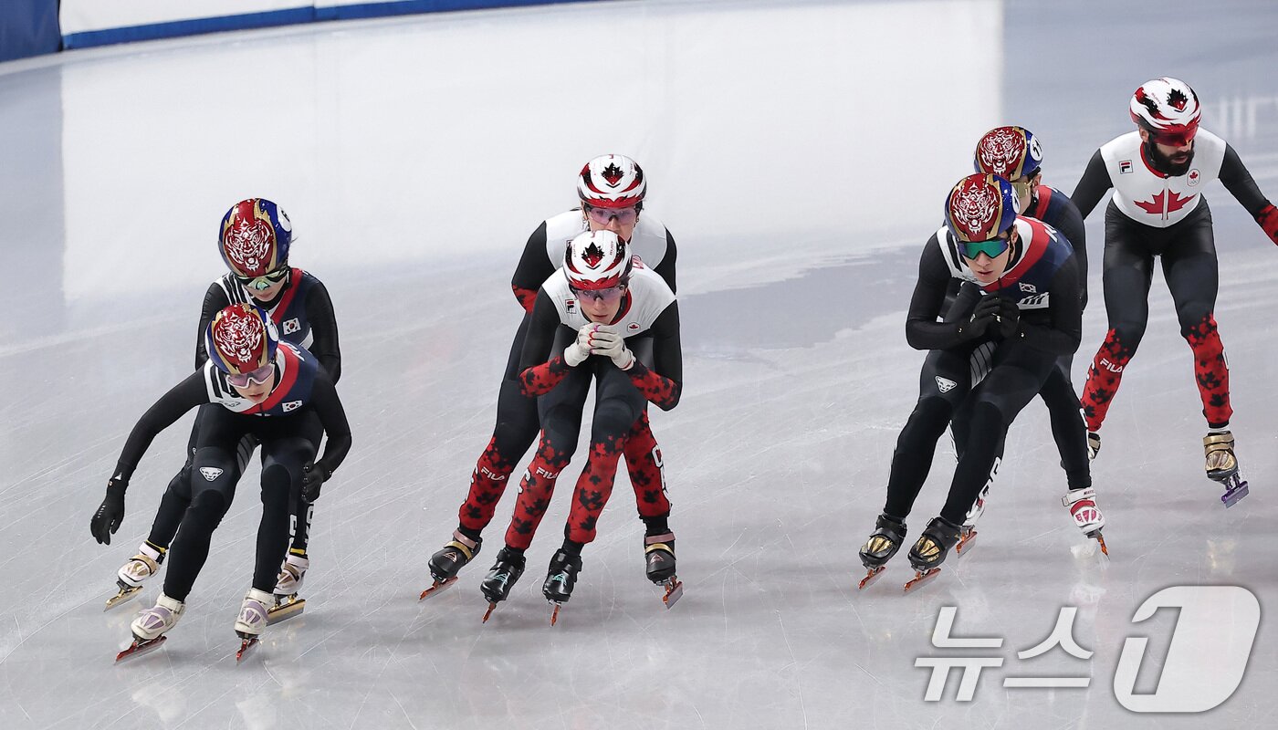 본문 이미지 - 2026 밀라노·코르티나담페초 동계올림픽 개막을 사흘 앞둔 3일(현지시간) 이탈리아 밀라노 아이스스케이팅 아레나에서 대한민국 쇼트트랙 대표팀이 훈련을 하고 있다. 2026.2.4/뉴스1 ⓒ News1 김성진 기자
