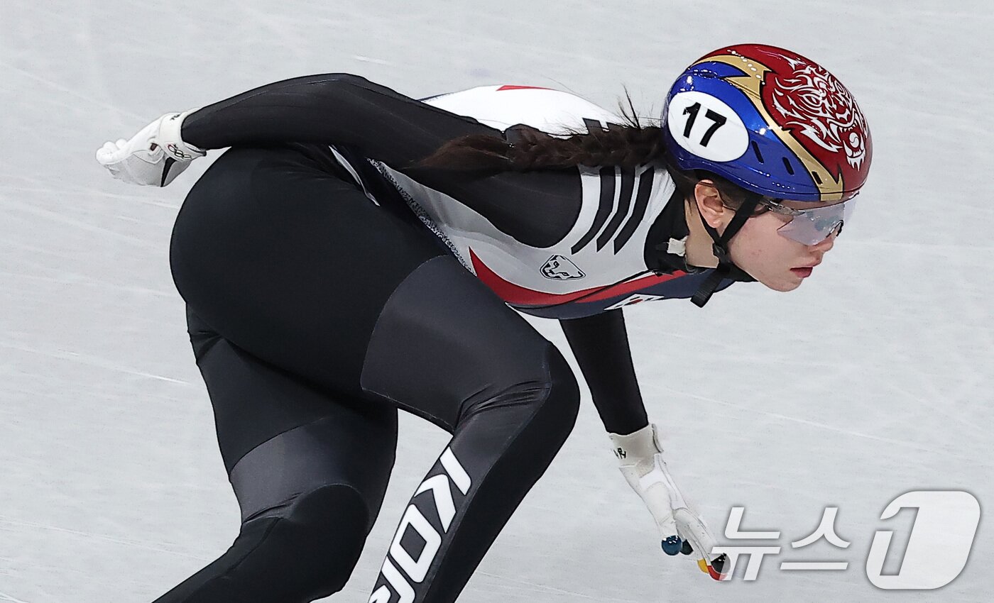 본문 이미지 - 2026 밀라노·코르티나담페초 동계올림픽 개막을 사흘 앞둔 3일(현지시간) 이탈리아 밀라노 아이스스케이팅 아레나에서 쇼트트랙 심석희가 훈련을 하고 있다. 2026.2.4 / ⓒ 뉴스1 김성진 기자
