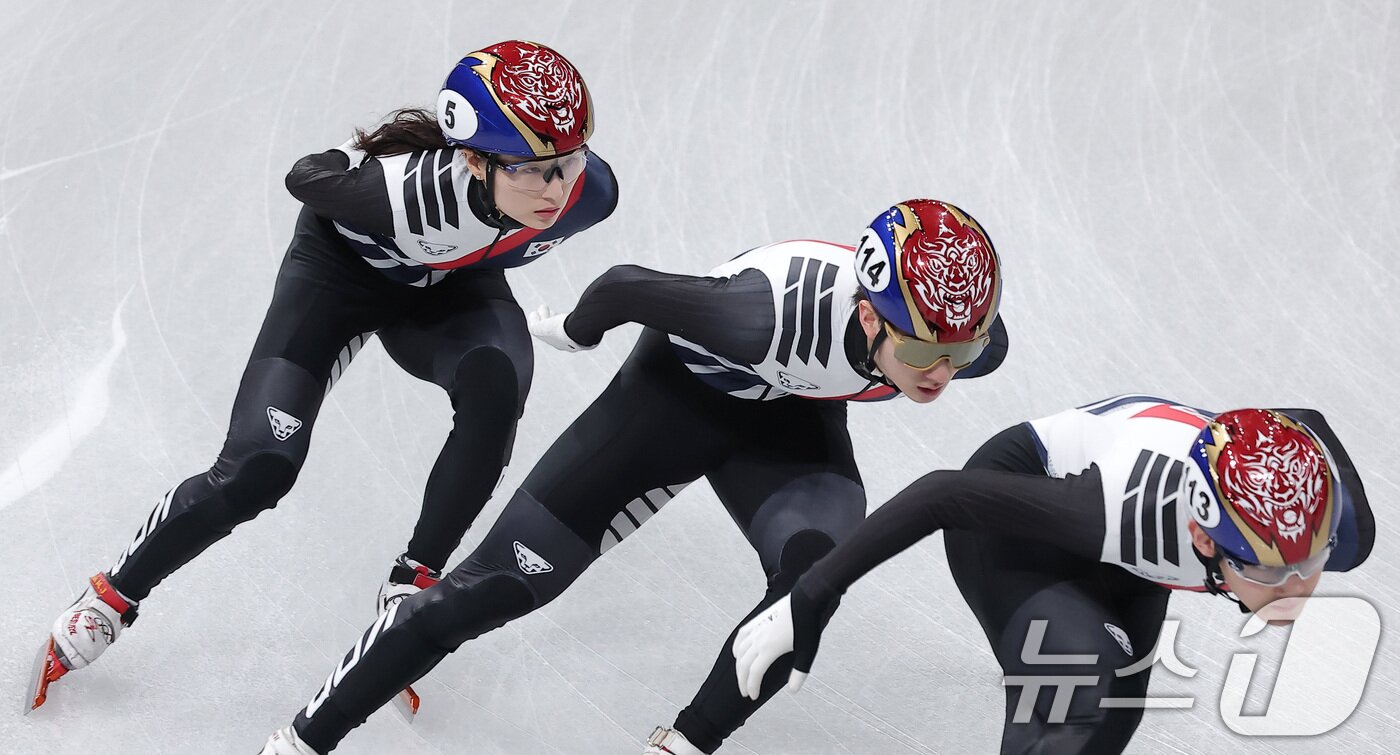 본문 이미지 - 2026 밀라노·코르티나담페초 동계올림픽 개막을 사흘 앞둔 3일(현지시간) 이탈리아 밀라노 아이스스케이팅 아레나에서 쇼트트랙 최민정이 훈련을 하고 있다. 2026.2.4/뉴스1 ⓒ News1 김성진 기자