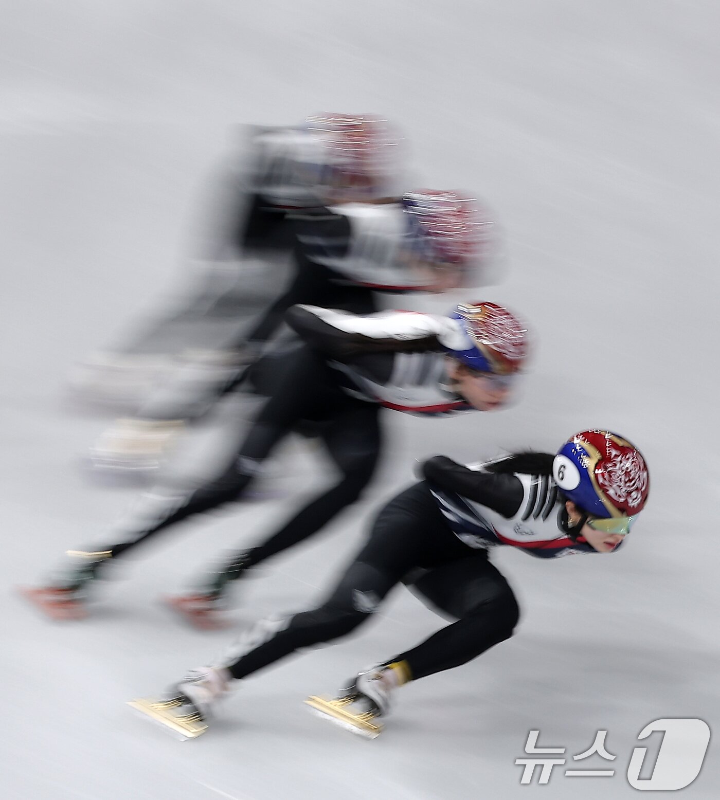 본문 이미지 - 2026 밀라노·코르티나담페초 동계올림픽 개막을 사흘 앞둔 3일(현지시간) 이탈리아 밀라노 아이스스케이팅 아레나에서 쇼트트랙 김길리가 훈련을 하고 있다. 2026.2.4/뉴스1 ⓒ News1 김성진 기자