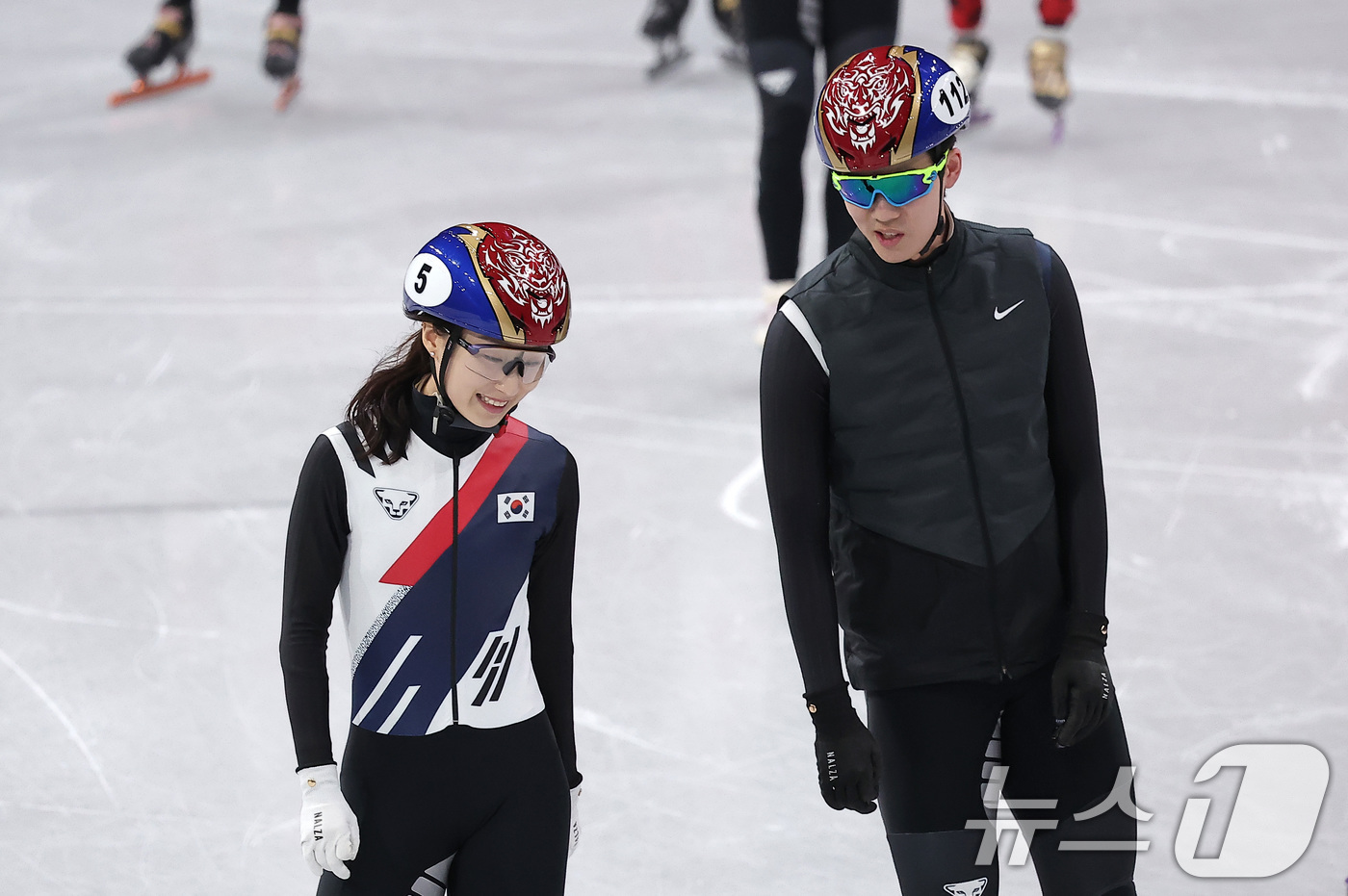 (밀라노=뉴스1) 김성진 기자 = 2026 밀라노·코르티나담페초 동계올림픽 개막을 사흘 앞둔 3일(현지시간) 이탈리아 밀라노 아이스스케이팅 아레나에서 쇼트트랙 최민정과 이준서가 대 …