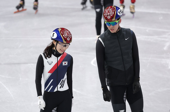 대화 나누는 최민정·이준서