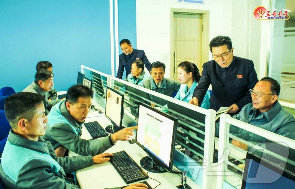 (평양 노동신문=뉴스1) = 북한 노동당 기관지 노동신문은 4일 과학기술전당에서 지방발전 정책 실행을 위해 더 많은 자료를 보급하기 위해 노력하고 있다고 보도했다. [국내에서만 사 …