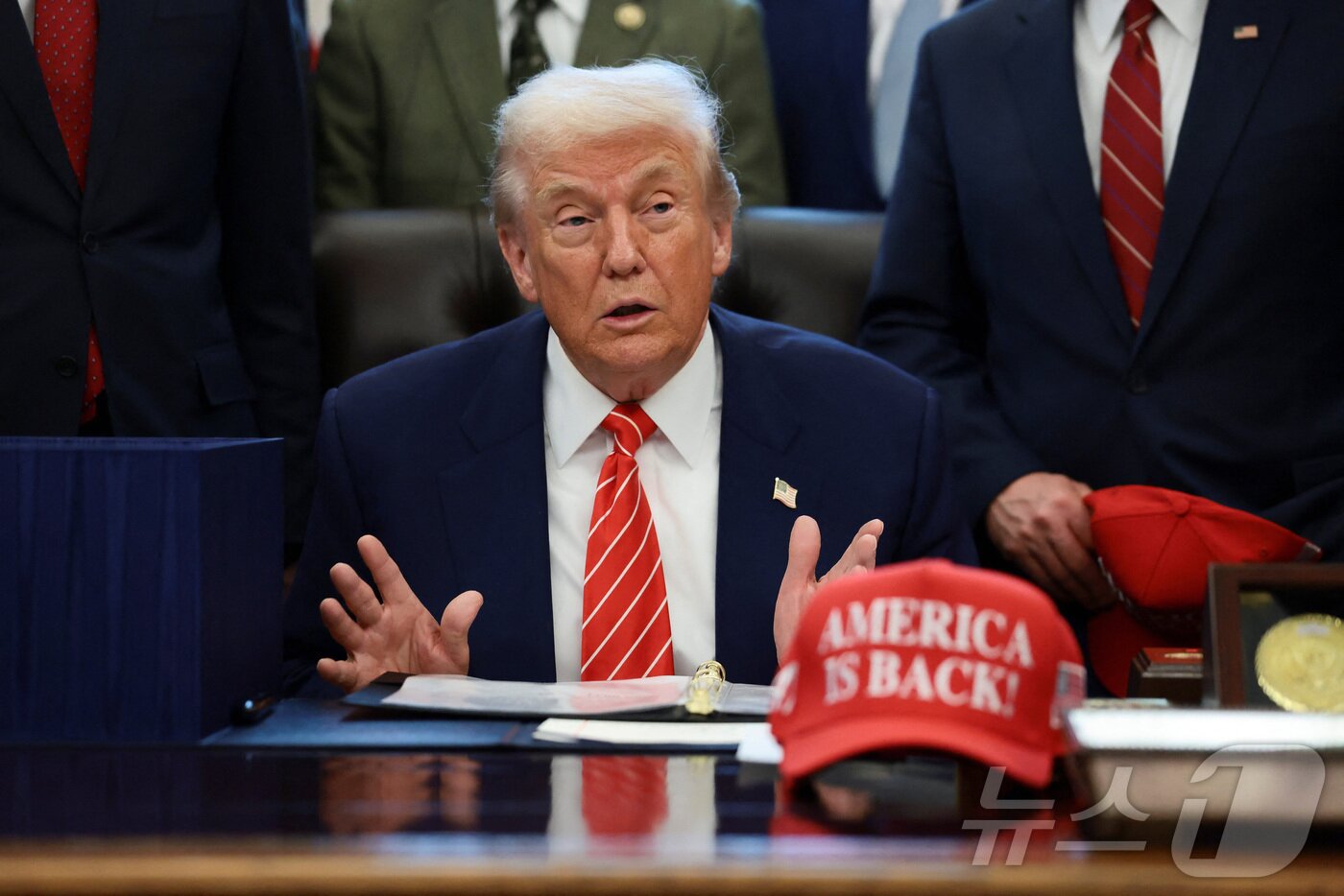 본문 이미지 - 도널드 트럼프 미국 대통령이 3일(현지시간) 백악관 오벌오피스(미 대통령 집무실)에서 열린 법안 서명행사에서 발언하고 있다. ⓒ 로이터=뉴스1 ⓒ News1 류정민 특파원