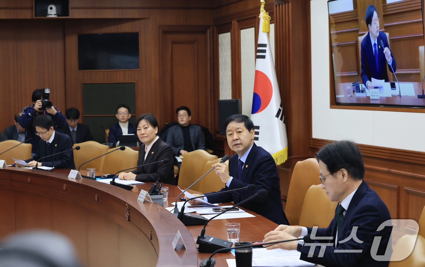 (서울=뉴스1) 임세영 기자 = 구윤철 부총리 겸 재정경제부 장관이 4일 오전 서울 종로구 정부서울청사에서 열린 경제관계장관회의에서 모두발언을 하고 있다. 2026.2.4/뉴스1