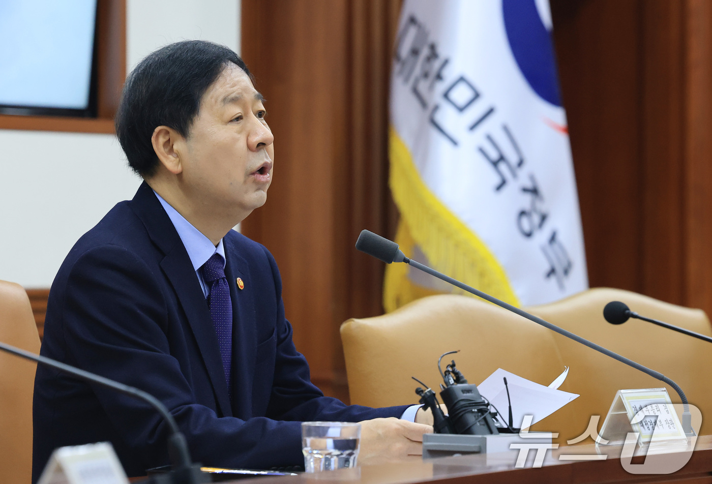 (서울=뉴스1) 임세영 기자 = 구윤철 부총리 겸 재정경제부 장관이 4일 오전 서울 종로구 정부서울청사에서 열린 경제관계장관회의에서 모두발언을 하고 있다. 2026.2.4/뉴스1