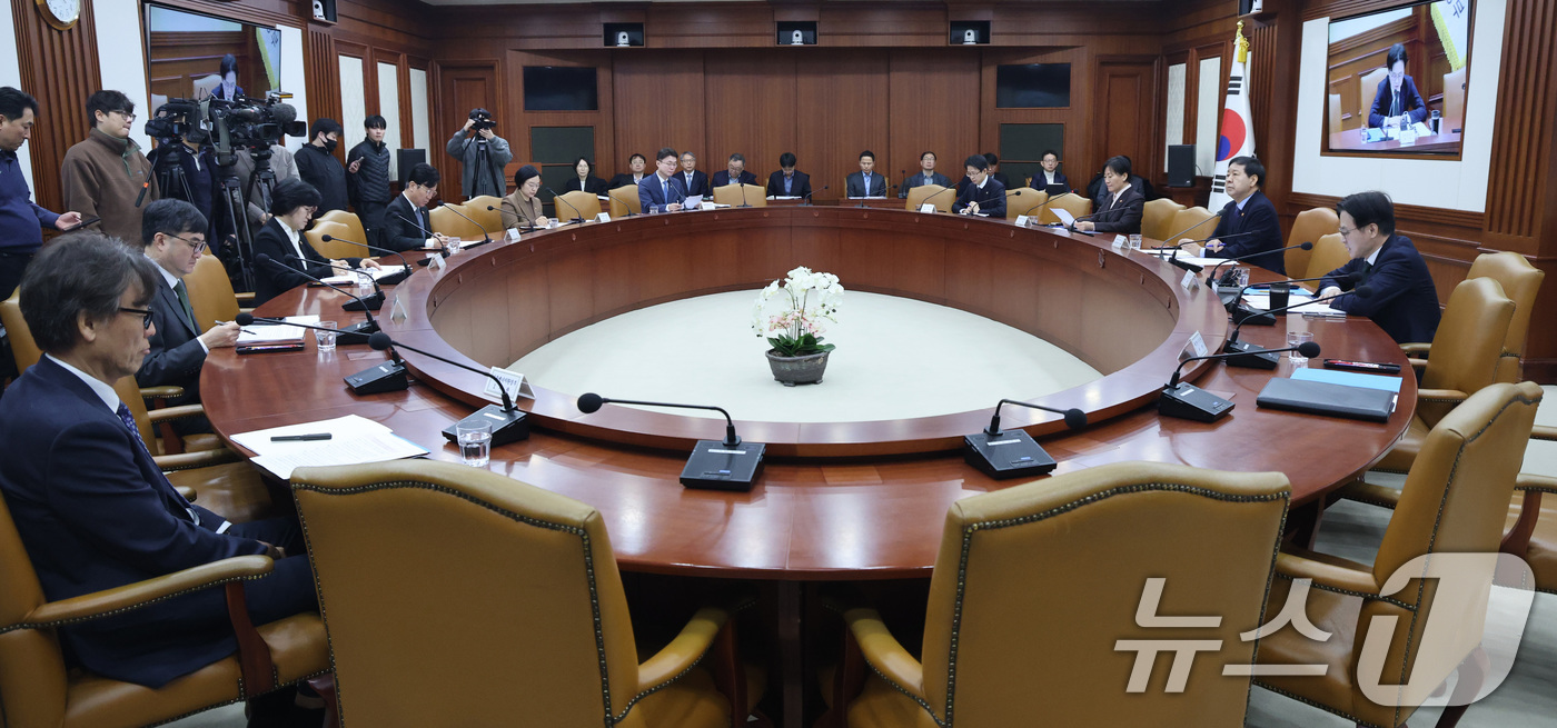 (서울=뉴스1) 임세영 기자 = 구윤철 부총리 겸 재정경제부 장관이 4일 오전 서울 종로구 정부서울청사에서 열린 경제관계장관회의를 주재하고 있다. 2026.2.4/뉴스1