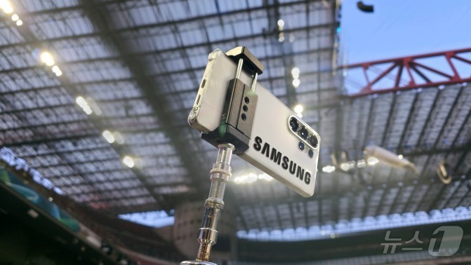 (서울=뉴스1) = 국제올림픽위원회(IOC)의 공식 파트너인 삼성전자가 2026 밀라노 코르티나 동계올림픽에서 모바일 혁신 기술을 통해 선수, 팬, 커뮤니티를 더욱 가깝게 연결한다 …