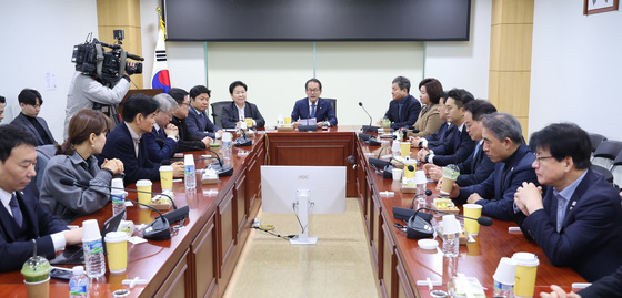 與 재선의원들 '조국혁신당 합당 의견 수렴'