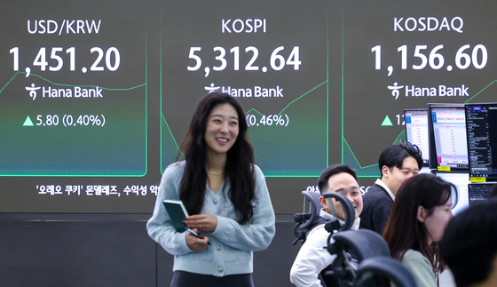 코스피, 5300선 찍고 보합권 등락…외국인 팔고 개인 사고[개장시황]