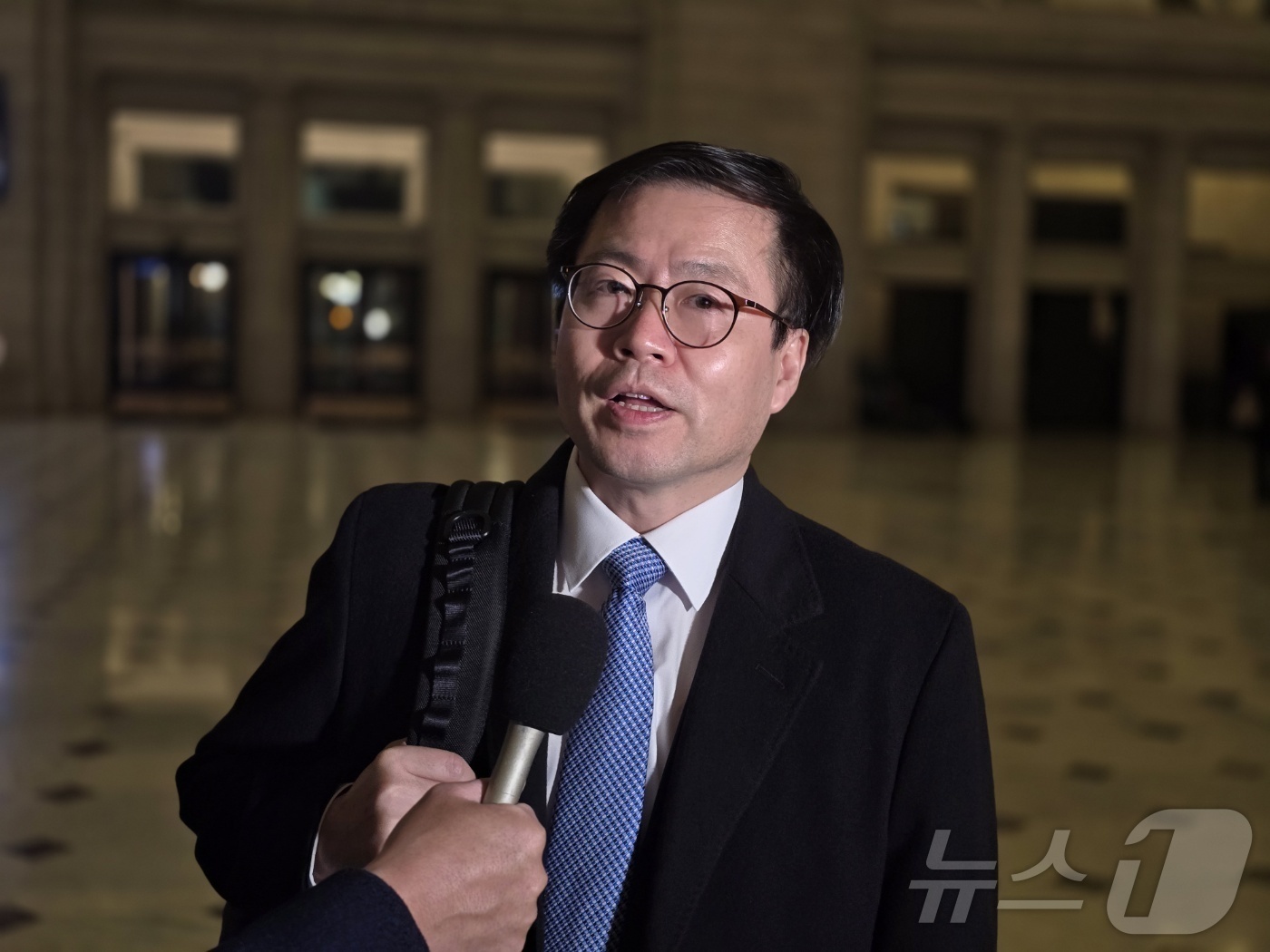 (워싱턴=뉴스1) 류정민 특파원 = 여한구 산업통상부 통상교섭본부장이 3일(현지시간) 미국 워싱턴DC 유니온 스테이션에서 취재진에게 미국 측과의 교섭 결과에 대해 밝히고 있다. 2 …