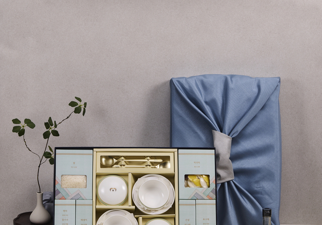 李대통령 설 명절 맞아 그릇·수저·집밥재료 선물…국민통합·회복 의미