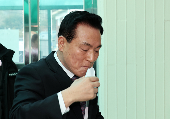 재판 앞두고 목 타는 백성현 시장