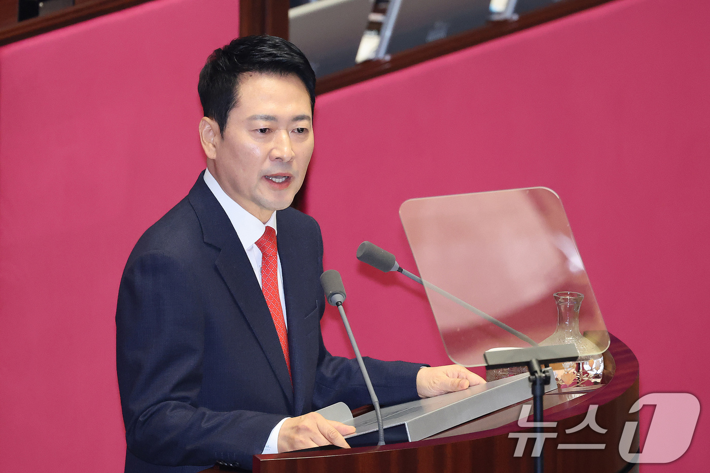 (서울=뉴스1) 신웅수 기자 = 장동혁 국민의힘 대표가 4일 서울 여의도 국회에서 열린 제432회국회(임시회) 제3차 본회의에서 국정에 관한 교섭단체 대표연설을 하고 있다. 202 …