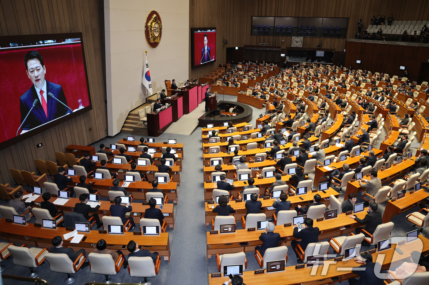 (서울=뉴스1) 신웅수 기자 = 장동혁 국민의힘 대표가 4일 서울 여의도 국회에서 열린 제432회국회(임시회) 제3차 본회의에서 국정에 관한 교섭단체 대표연설을 하고 있다. 202 …