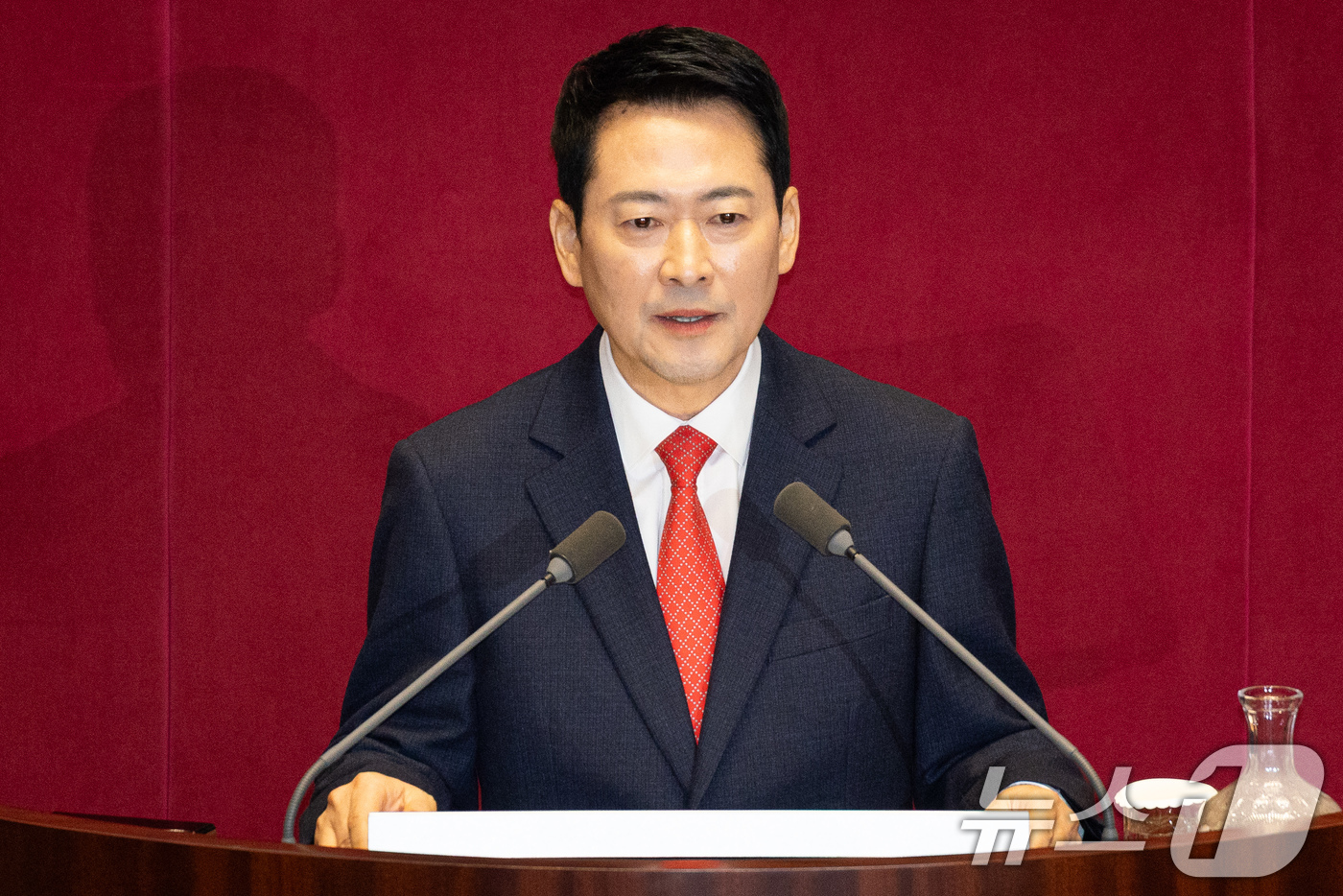 (서울=뉴스1) 유승관 기자 = 장동혁 국민의힘 대표가 4일 서울 여의도 국회에서 열린 제432회 국회(임시회) 제3차 본회의에서 국정에 관한 교섭단체 대표연설을 하고 있다. 20 …