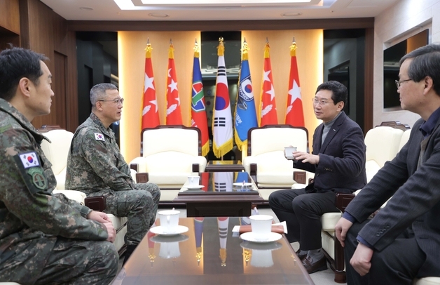 "노고에 감사" 이상일 용인시장, 설 맞아 지작사 등 군부대·소방서 위문