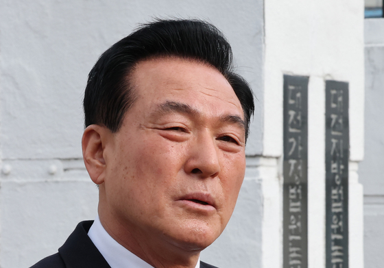 답변하는 백성현 논산시장