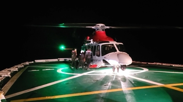 유조선 탑승 중 뇌출혈…40대 중국인 해경 헬기 긴급이송