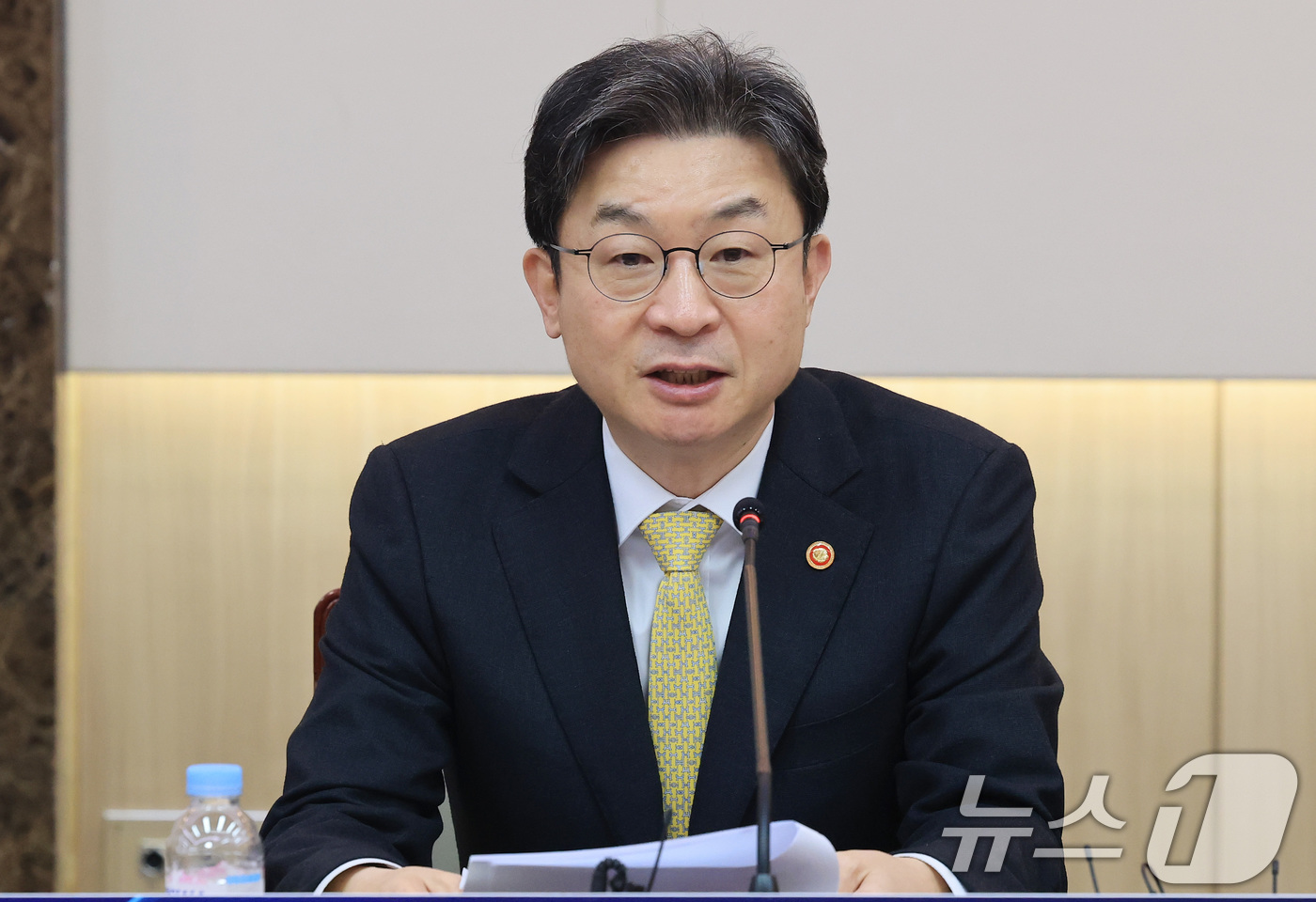 (서울=뉴스1) 임세영 기자 = 이억원 금융위원장이 4일 서울 종로구 정부서울청사에서 열린 금융소비자 현장메신저 간담회에서 모두발언을 하고 있다. 2026.2.4/뉴스1