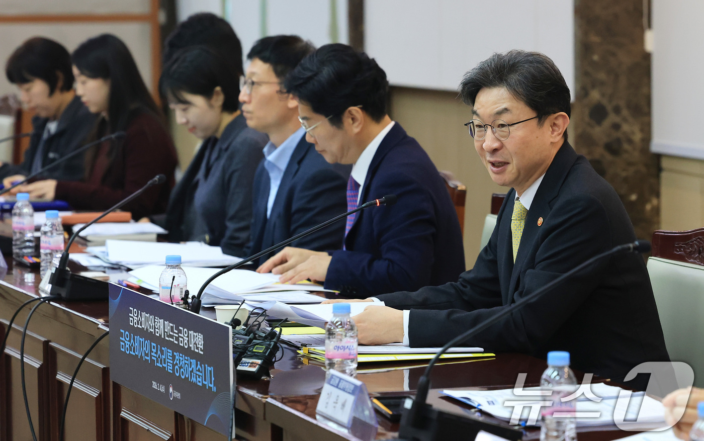 (서울=뉴스1) 임세영 기자 = 이억원 금융위원장이 4일 서울 종로구 정부서울청사에서 열린 금융소비자 현장메신저 간담회에서 모두발언을 하고 있다. 2026.2.4/뉴스1