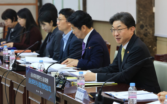 모두발언하는 이억원 금융위원장